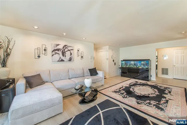 $439,999 | 5 Domessina Lane, Unit E1, Caldwell, NJ 07006