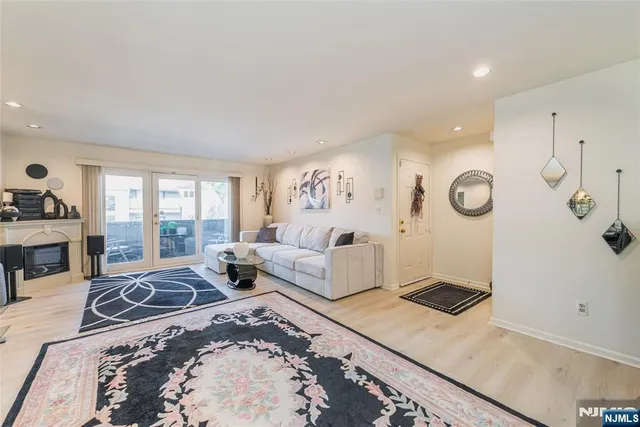 $439,999 | 5 Domessina Lane, Unit E1, Caldwell, NJ 07006