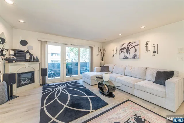 $439,999 | 5 Domessina Lane, Unit E1, Caldwell, NJ 07006