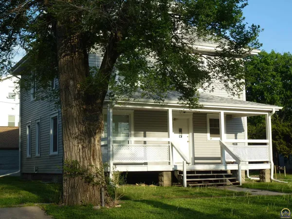 $645 | 402 West Street, Unit D, Emporia, KS 66801