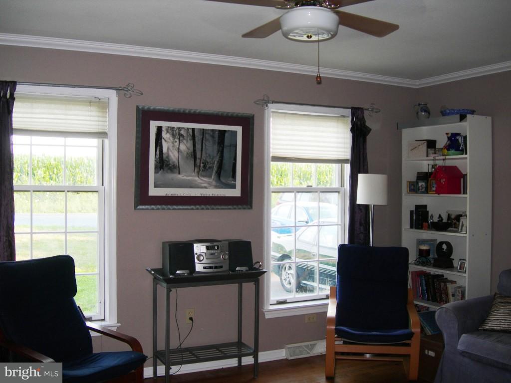 2214 Sunnyside Road Manheim, PA 17545 - Photo 3 of 28