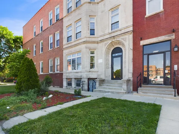 $175,000 | 4207 South Indiana Avenue, Unit G, Chicago, IL 60653
