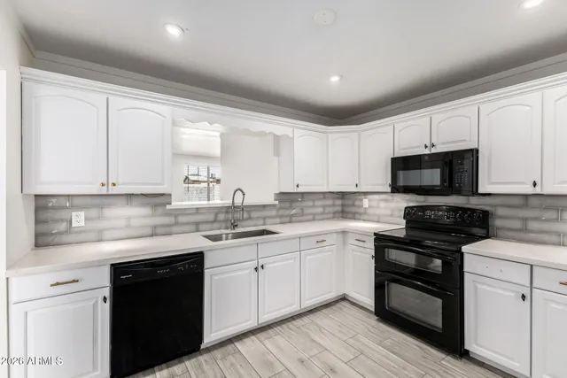 $2,395 | 3920 West Harmont Drive, Phoenix, AZ 85051