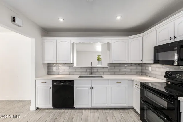 $2,395 | 3920 West Harmont Drive, Phoenix, AZ 85051