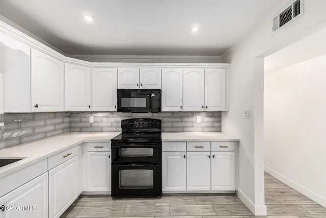 $2,395 | 3920 West Harmont Drive, Phoenix, AZ 85051