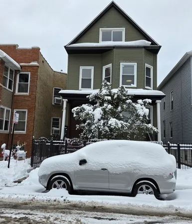 $2,975 | 3049 North Avers Avenue, Unit 2, Chicago, IL 60618