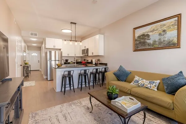 $2,975 | 3049 North Avers Avenue, Unit 2, Chicago, IL 60618