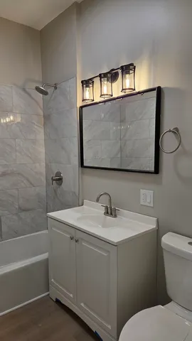 $1,995 | 3049 North Avers Avenue, Unit 2, Chicago, IL 60618