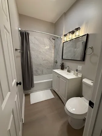 $2,975 | 3049 North Avers Avenue, Unit 2, Chicago, IL 60618