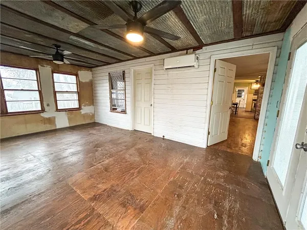 $349,900 | 421 South 1st Street, Mound City, KS 66056