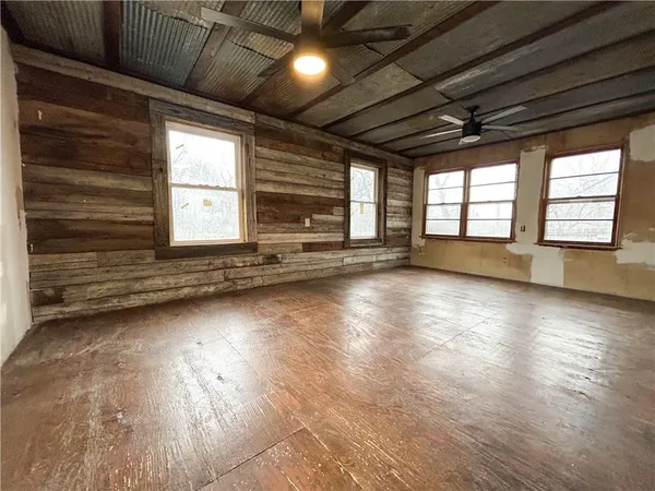 $339,900 | 421 South 1st Street, Mound City, KS 66056