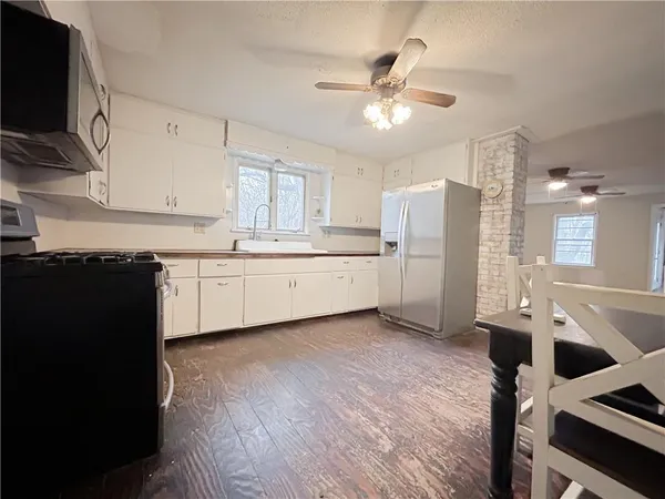 $349,900 | 421 South 1st Street, Mound City, KS 66056