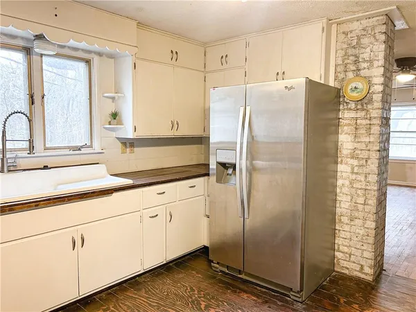 $349,900 | 421 South 1st Street, Mound City, KS 66056