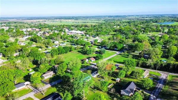 $339,900 | 421 South 1st Street, Mound City, KS 66056