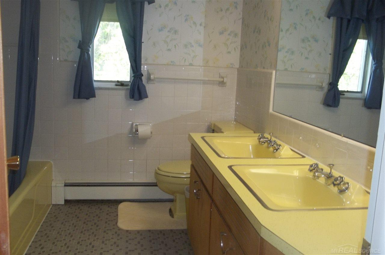 6228 Lakeshore Road Lexington, MI 48450 - Photo 26 of 35 31249059-25.JPG