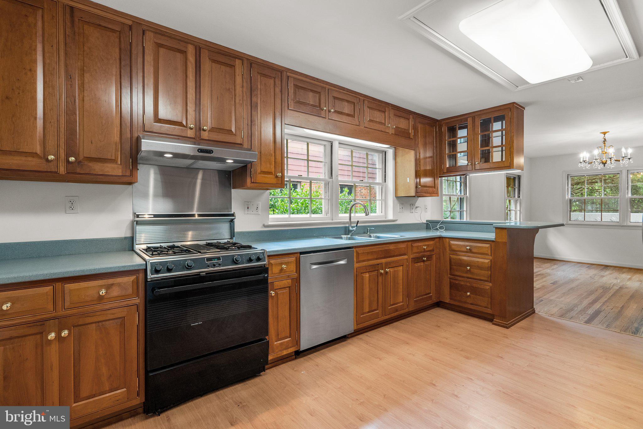 9620 Lorain Avenue Silver Spring, MD 20901 - Photo 11 of 48 Kitchen