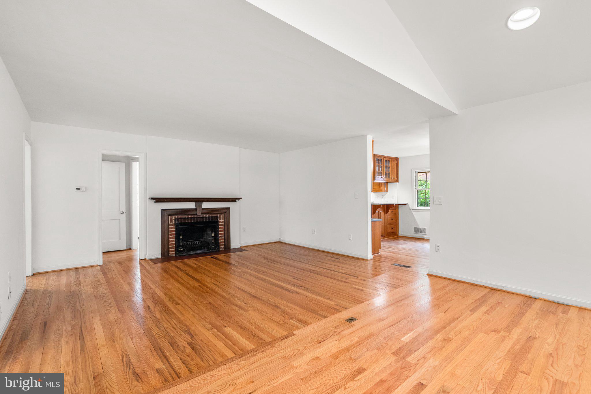 9620 Lorain Avenue Silver Spring, MD 20901 - Photo 6 of 48 Living room