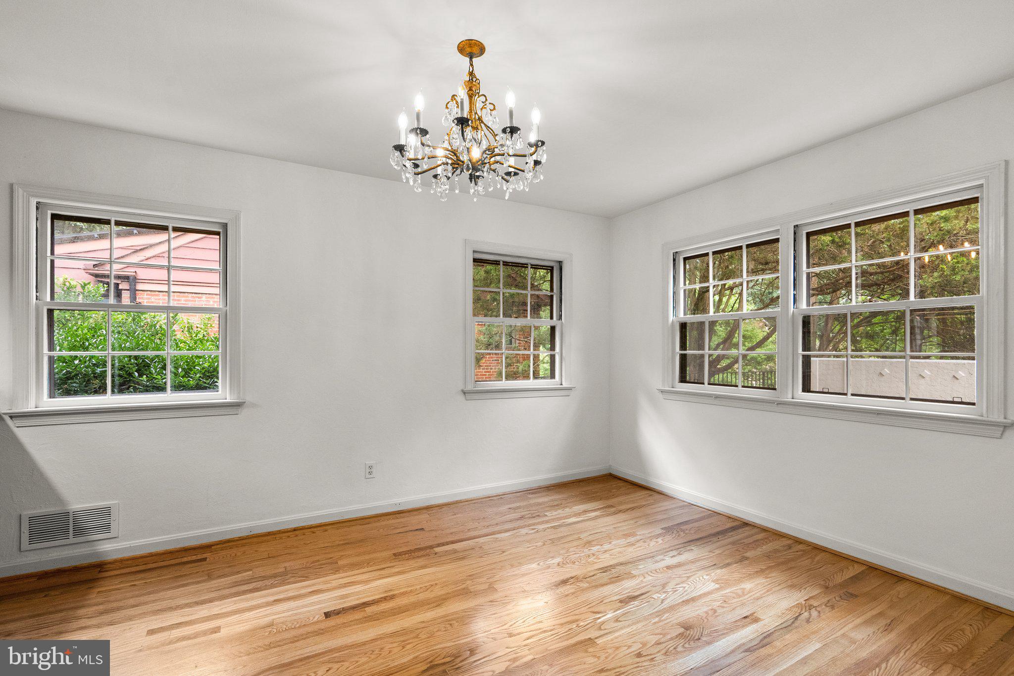 9620 Lorain Avenue Silver Spring, MD 20901 - Photo 8 of 48 Dining room