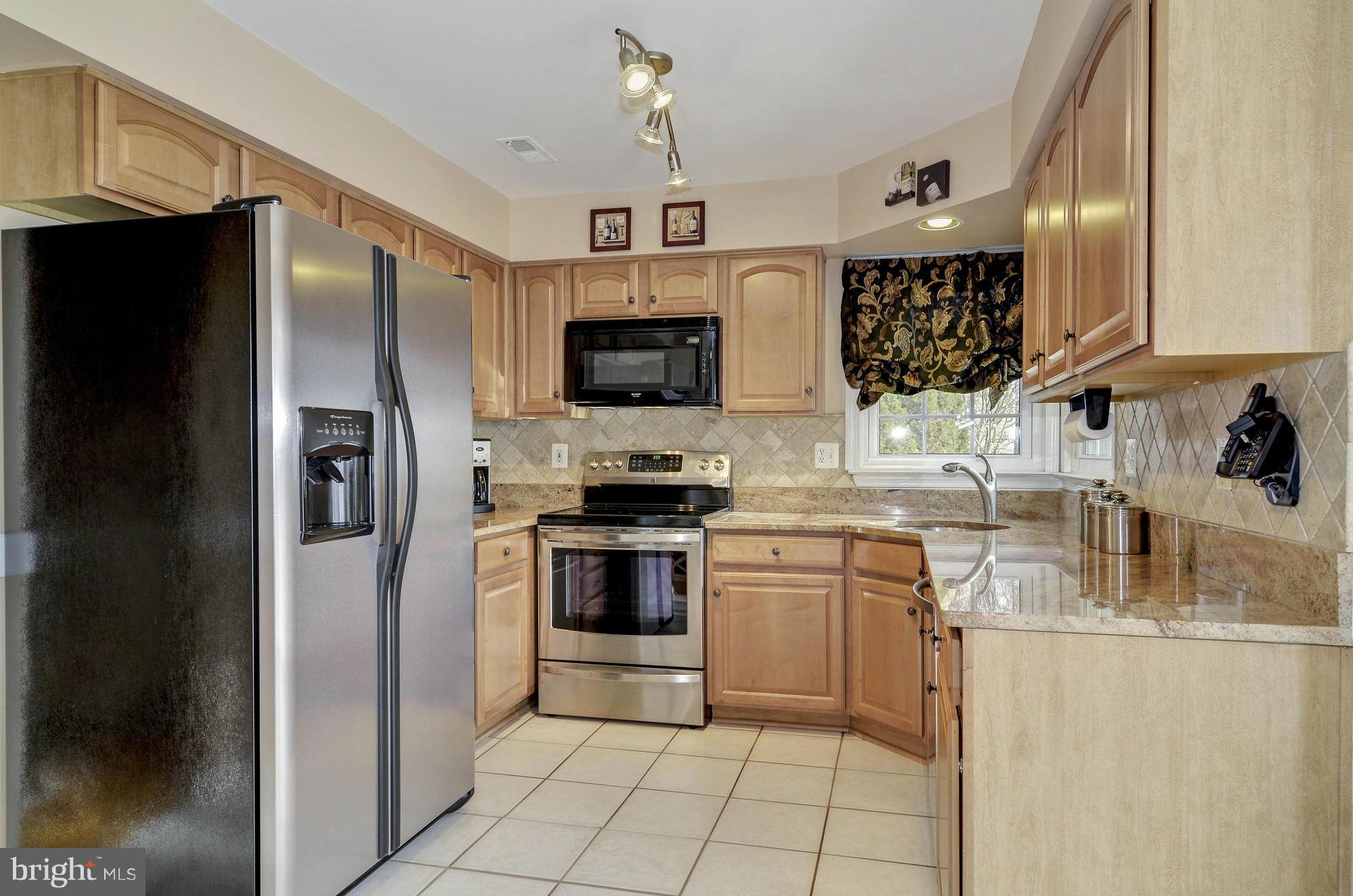 9450 Ridgeview Drive Columbia, MD 21046 - Photo 8 of 30 Gourmet Kitchen