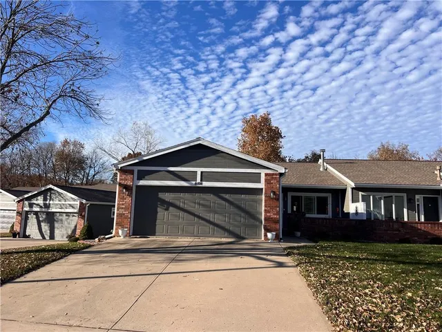 $350,000 | 6414 Northwest Revere Drive, Kansas City, MO 64151