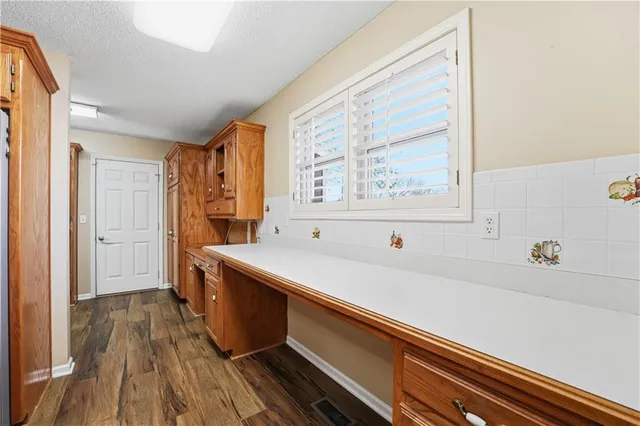 $350,000 | 6414 Northwest Revere Drive, Kansas City, MO 64151