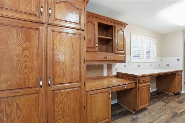 $350,000 | 6414 Northwest Revere Drive, Kansas City, MO 64151