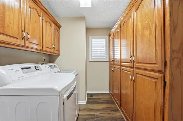 $350,000 | 6414 Northwest Revere Drive, Kansas City, MO 64151