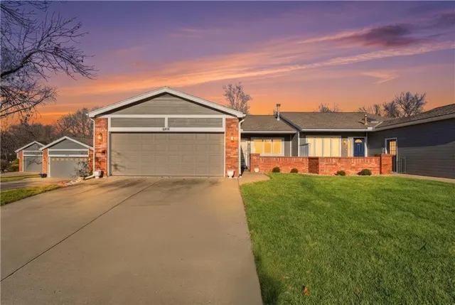 $350,000 | 6414 Northwest Revere Drive, Kansas City, MO 64151