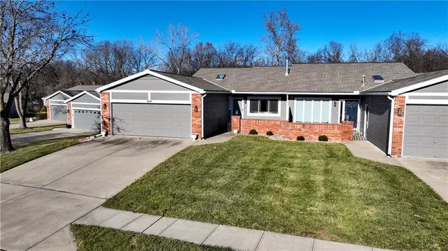 $350,000 | 6414 Northwest Revere Drive, Kansas City, MO 64151