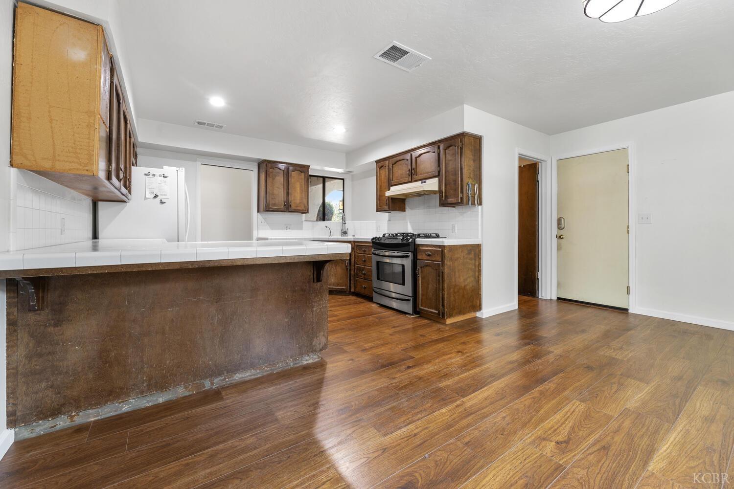 1014 Raymond Road Hanford, CA 93230 - Photo 12 of 36 Gallery Image 12