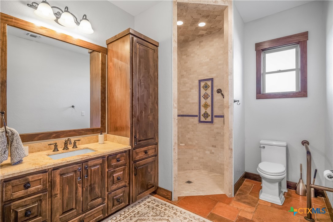 448 Champlain Street Victoria, TX 77905 - Photo 48 of 48 Casita full bath