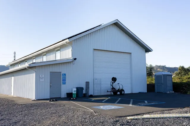 a view of a house with backyard
