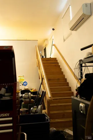 a view of entryway and deck