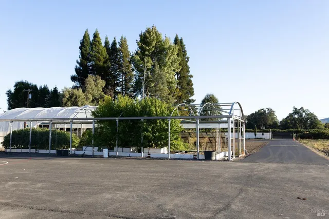 a view of a entrance gate of the house