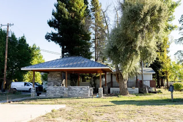 a view of a house with a outdoor space