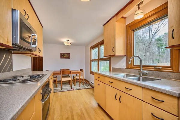 $319,900 | 60 Bay Road, Belchertown, MA 01007
