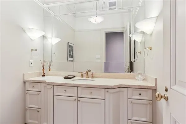 $22,000 | 600 Port Of New Orleans Place, Unit 15F, New Orleans, LA 70130