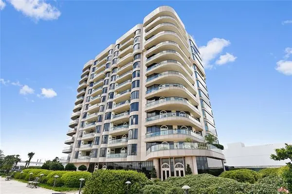 $22,000 | 600 Port Of New Orleans Place, Unit 15F, New Orleans, LA 70130