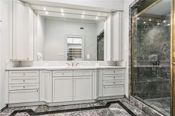 $22,000 | 600 Port Of New Orleans Place, Unit 15F, New Orleans, LA 70130