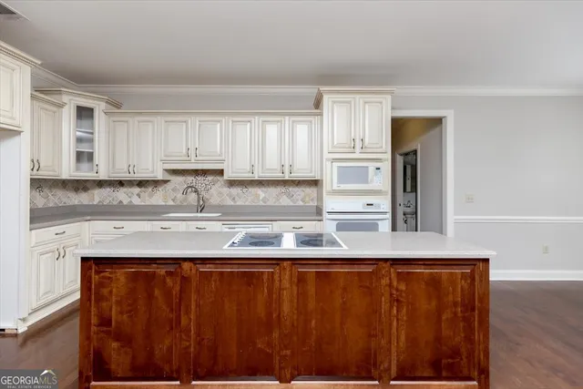 $650,000 | 32 Willow Lake Drive, Warner Robins, GA 31093