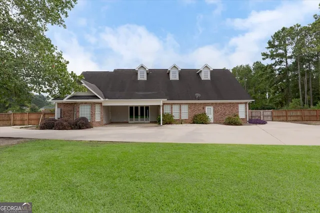$650,000 | 32 Willow Lake Drive, Warner Robins, GA 31093