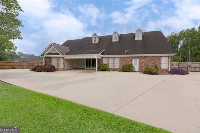 $650,000 | 32 Willow Lake Drive, Warner Robins, GA 31093