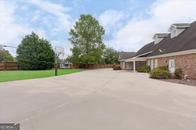 $650,000 | 32 Willow Lake Drive, Warner Robins, GA 31093