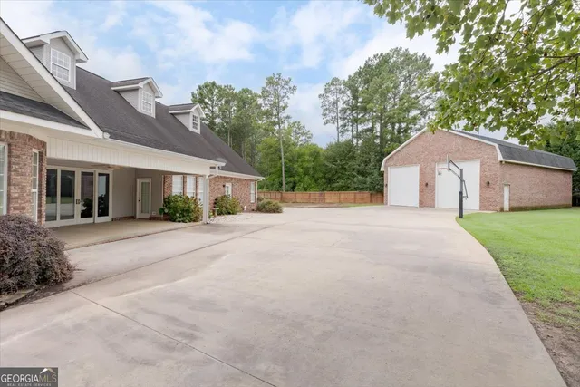 $650,000 | 32 Willow Lake Drive, Warner Robins, GA 31093