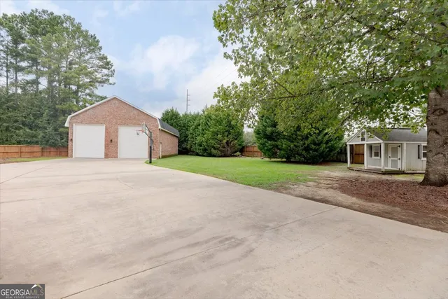 $650,000 | 32 Willow Lake Drive, Warner Robins, GA 31093