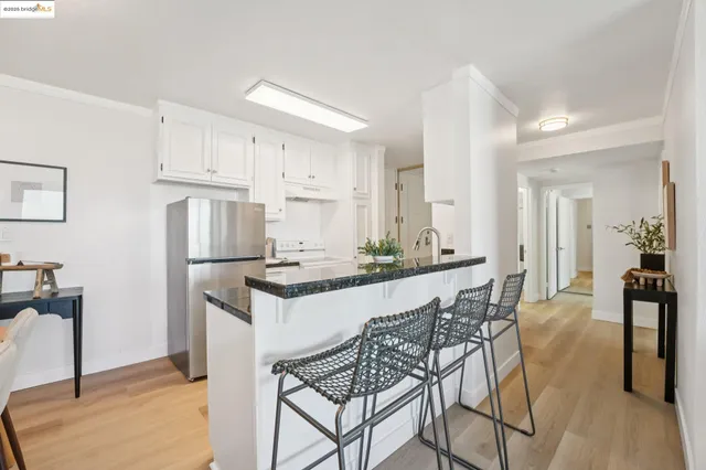 $659,000 | 5340 Broadway Terrace, Unit 403, Oakland, CA 94618