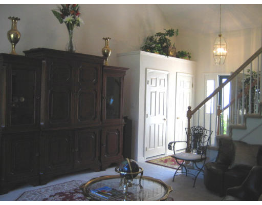 4 Pondview Drive, Unit B Sutton, MA 01590 - Photo 2 of 13 Gallery Image 2