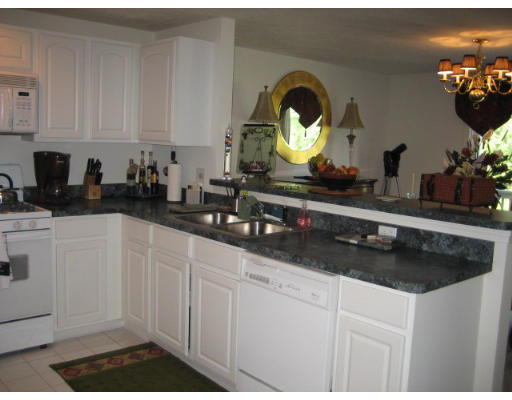 4 Pondview Drive, Unit B Sutton, MA 01590 - Photo 5 of 13 Gallery Image 5