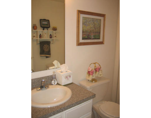 4 Pondview Drive, Unit B Sutton, MA 01590 - Photo 8 of 13 Gallery Image 8