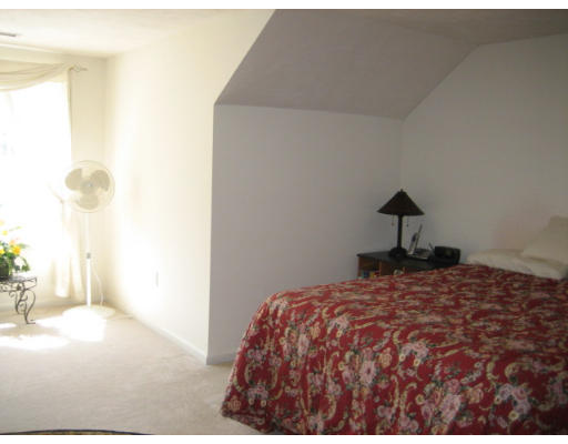 4 Pondview Drive, Unit B Sutton, MA 01590 - Photo 10 of 13 Gallery Image 10